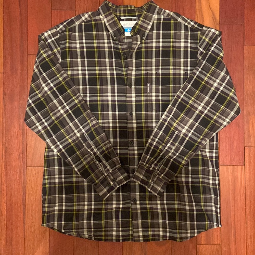 Men’s Size Large Columbia Button Down